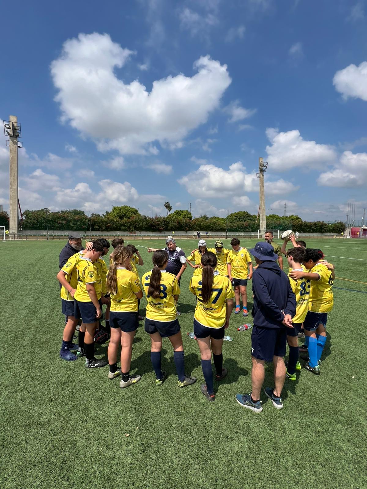 Charla de equipo con el staff antes de saltar al campo