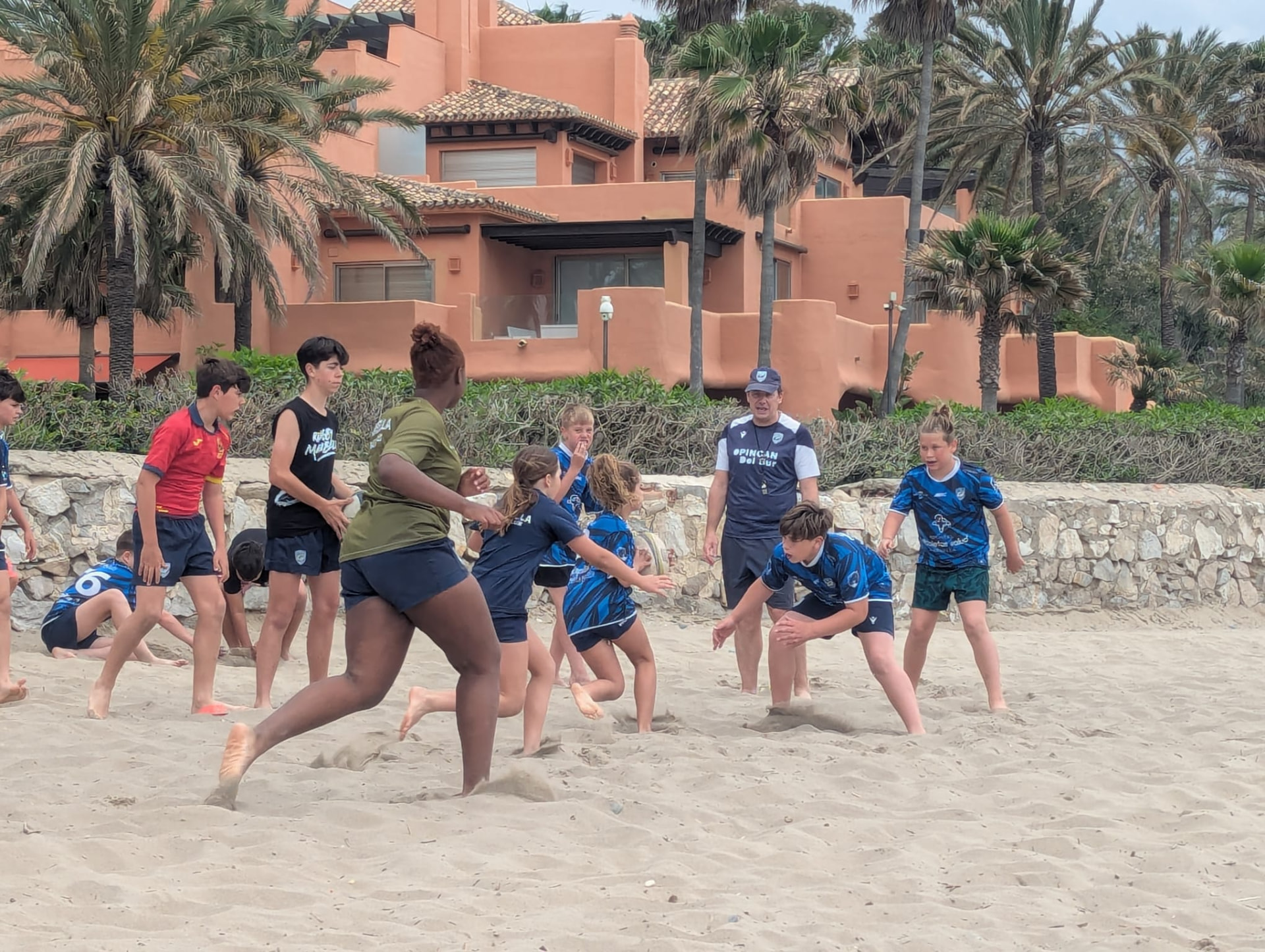 Entrenamiento de rugby playa en Marbella